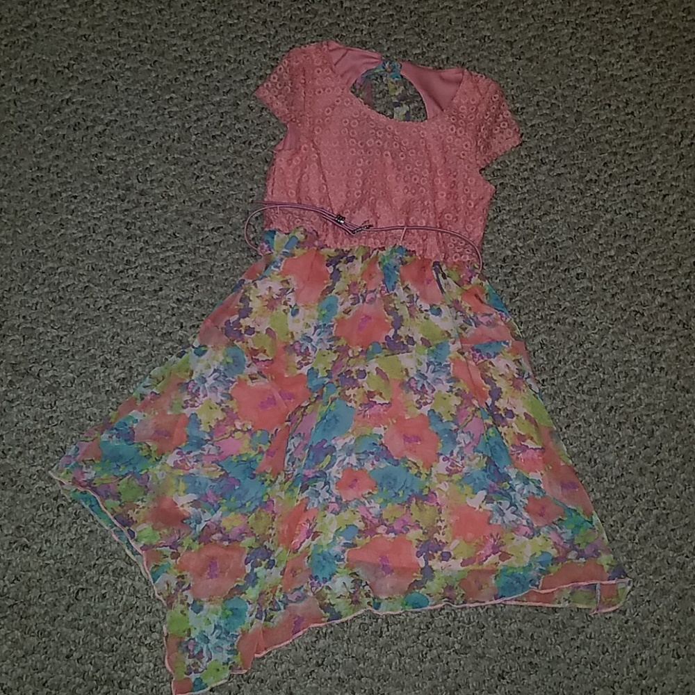 Beautiful springtime dress with belt